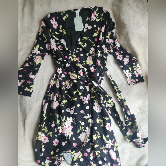 H&M  Wrap Dress Floral Black BNWT - Picture 13 of 16